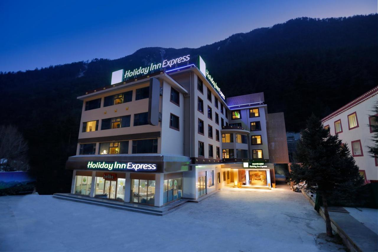 Holiday Inn Express Jiuzhaigou,Only 600 Meters To Jiuzhaigou Park By Ihg Εξωτερικό φωτογραφία