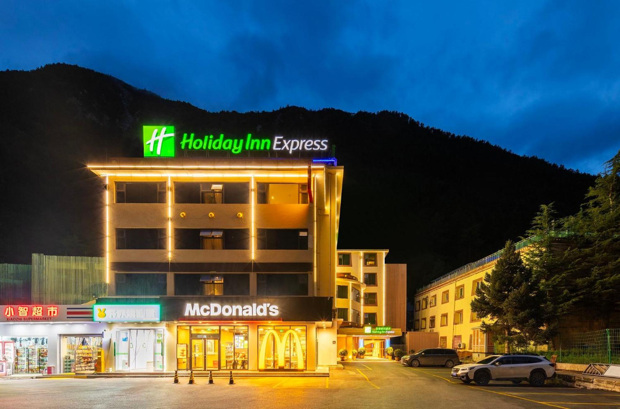 Holiday Inn Express Jiuzhaigou,Only 600 Meters To Jiuzhaigou Park By Ihg Εξωτερικό φωτογραφία