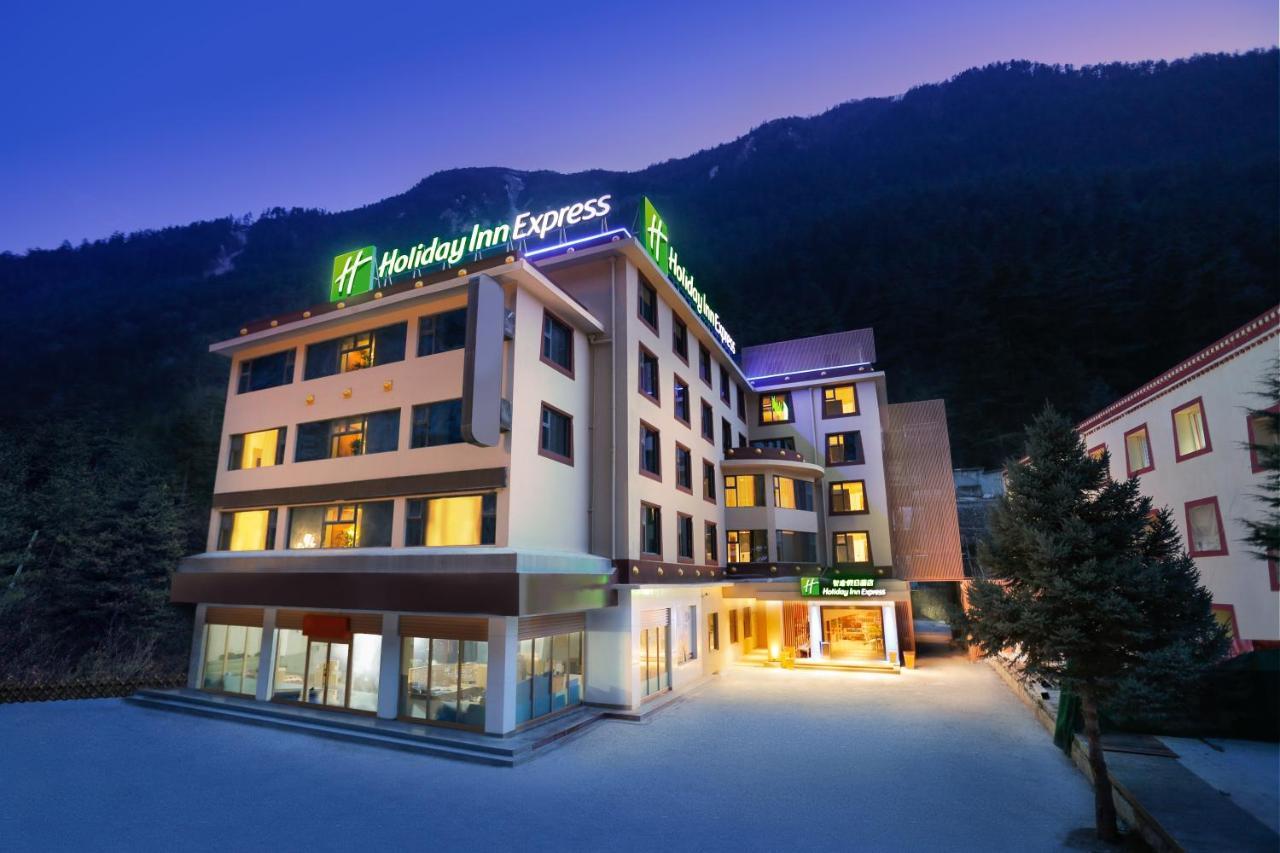 Holiday Inn Express Jiuzhaigou,Only 600 Meters To Jiuzhaigou Park By Ihg Εξωτερικό φωτογραφία
